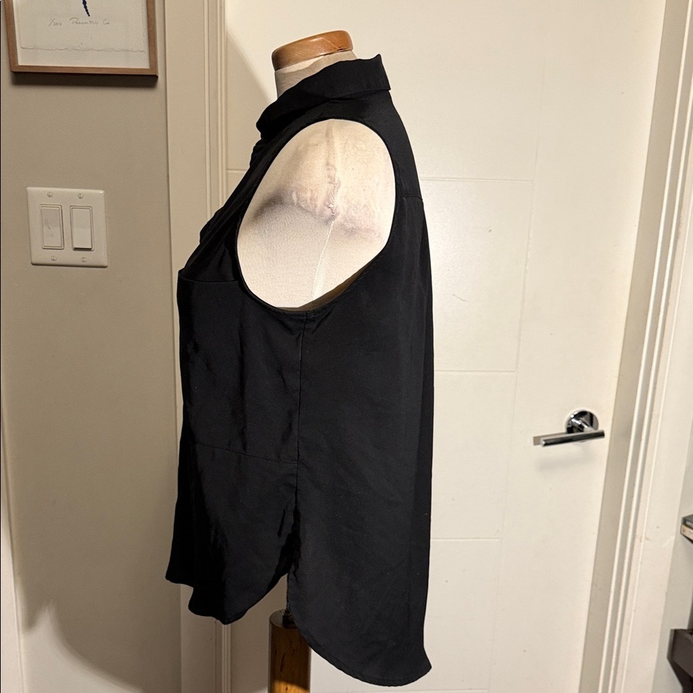 Dynamite Black Sleeveless Shirt - Picture 4 of 5